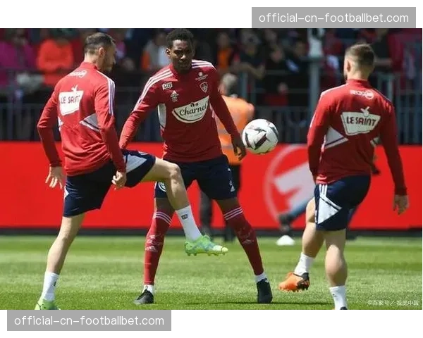 战术板：解析布雷斯特如何用5-3-2阵型逼平进攻火力强大的尼斯