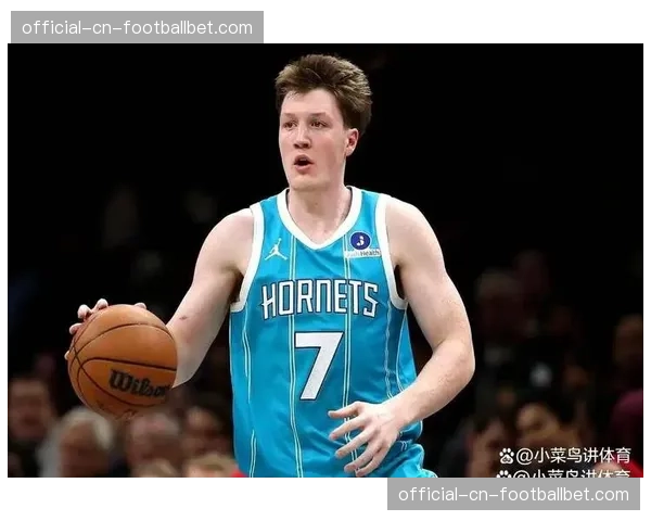 克努佩尔新秀赛季三分命中率42.5%，黄蜂射手成历史首位新秀三分王