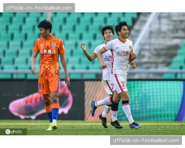 北京国安2-2战平上海海港,法比奥破门建功助球队抢分 北京国安2-2战平上海海港,法比奥破门建功助球队抢分